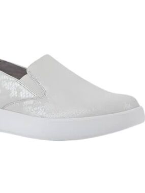 NWOT Munro Women's Lennox Slip-On Sneaker White Snake Print Suede Size 7